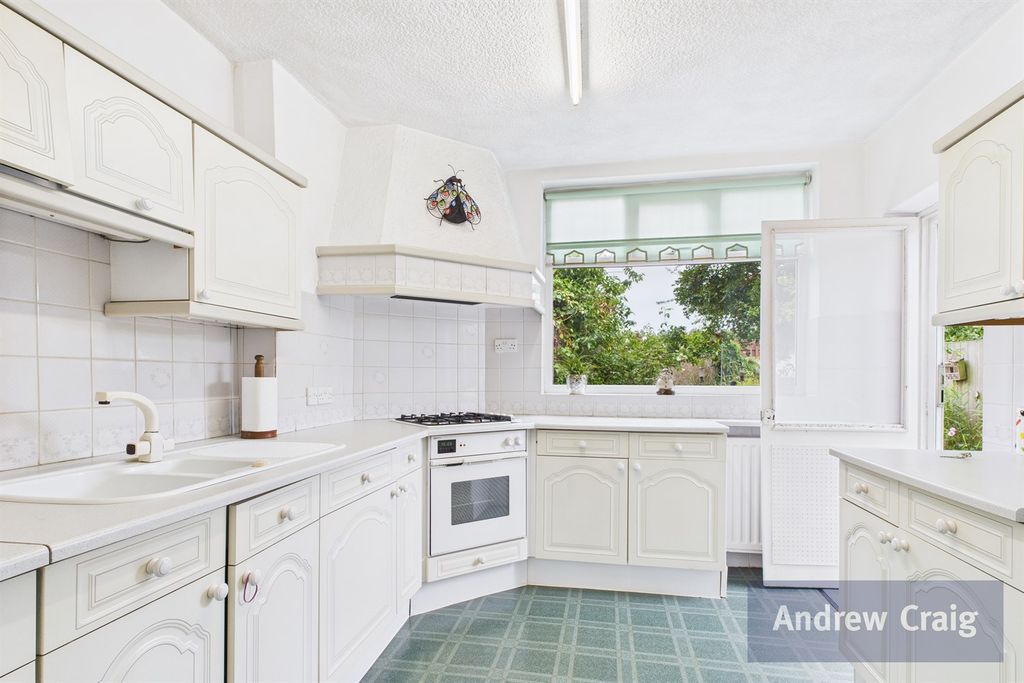 Property photo 2 of 24 Kitchen