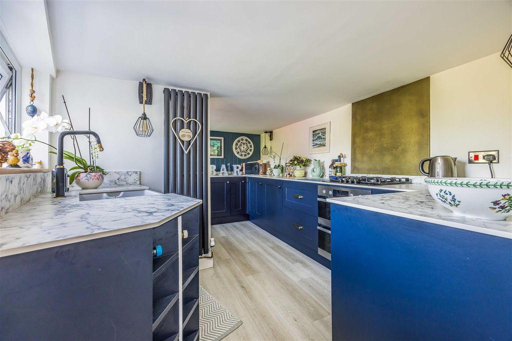 Property photo 2 of 30 Oldfield Cottages, 47 Main Road, Emsworth-Small-Po