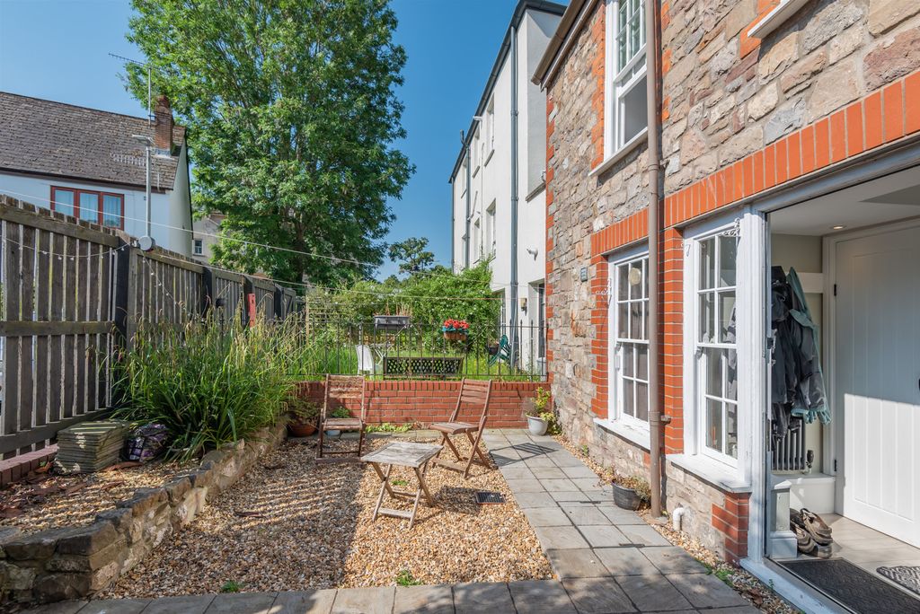 Property photo 2 of 16