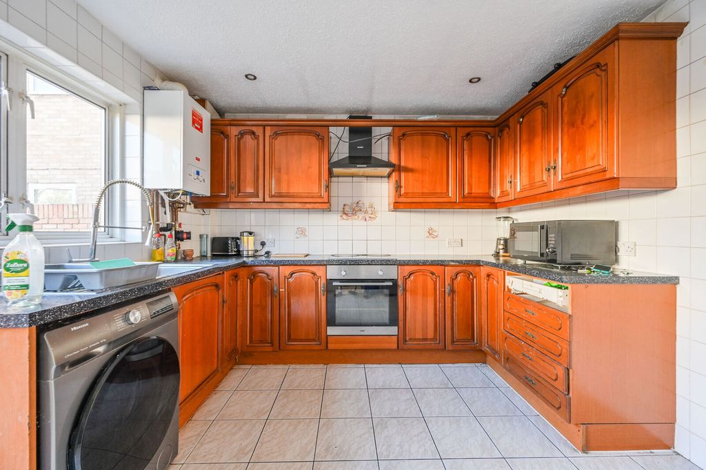 Property photo 2 of 13