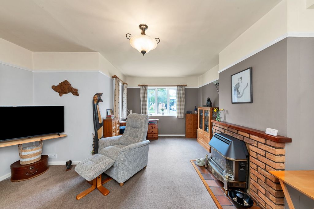 Property photo 3 of 27
