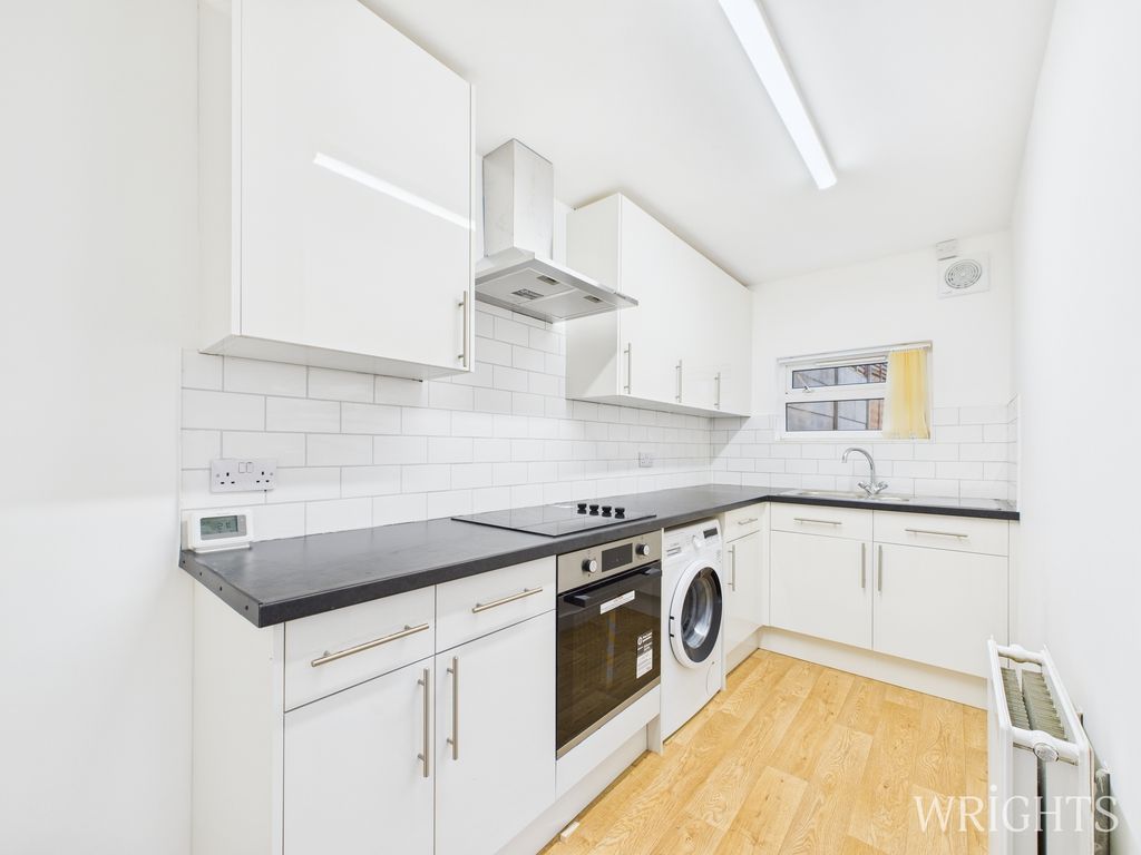 Property photo 3 of 12 Cam05659G0-Pr0025-Still004