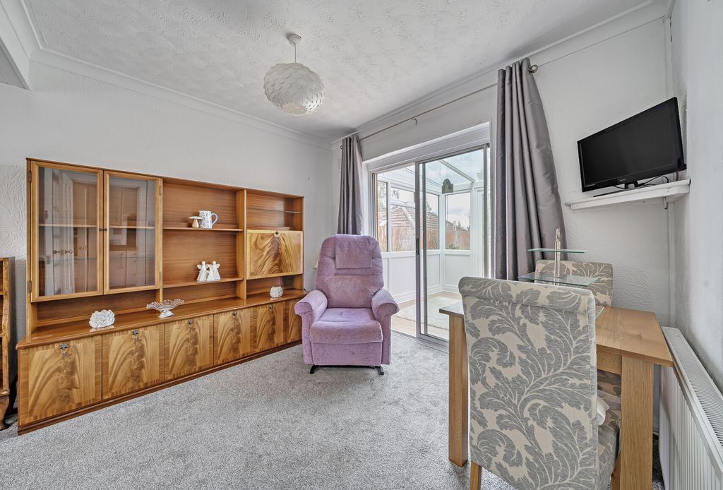 Property photo 2 of 11 1325373-13-688cd6...
