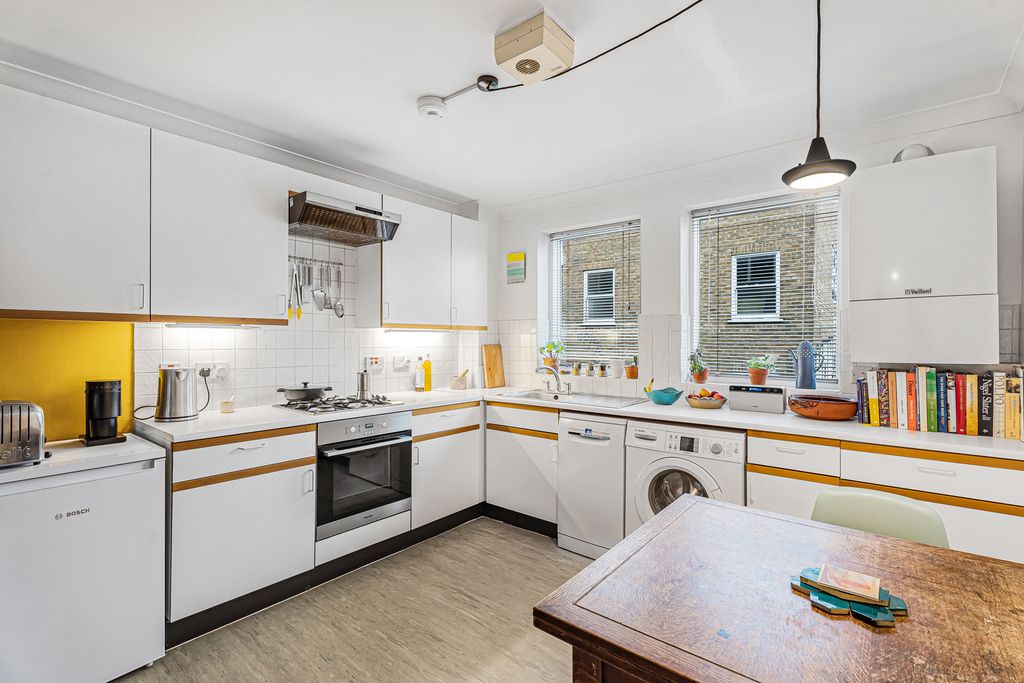 Property photo 3 of 23 Kitchen