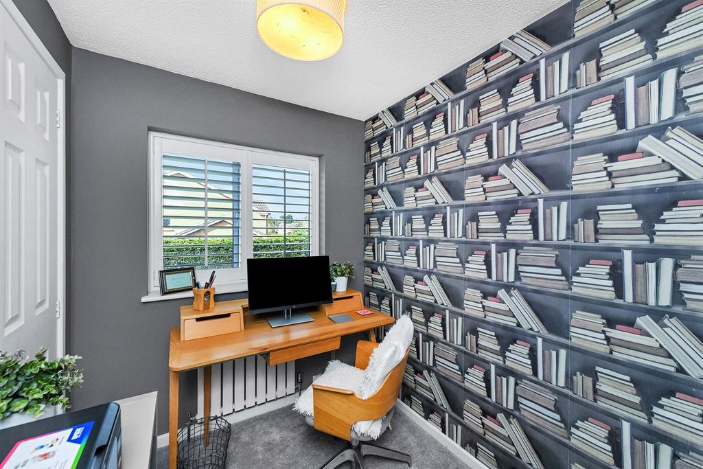 Additional image 17 of 5 bed detached house to rentMelton Gardens NG12
