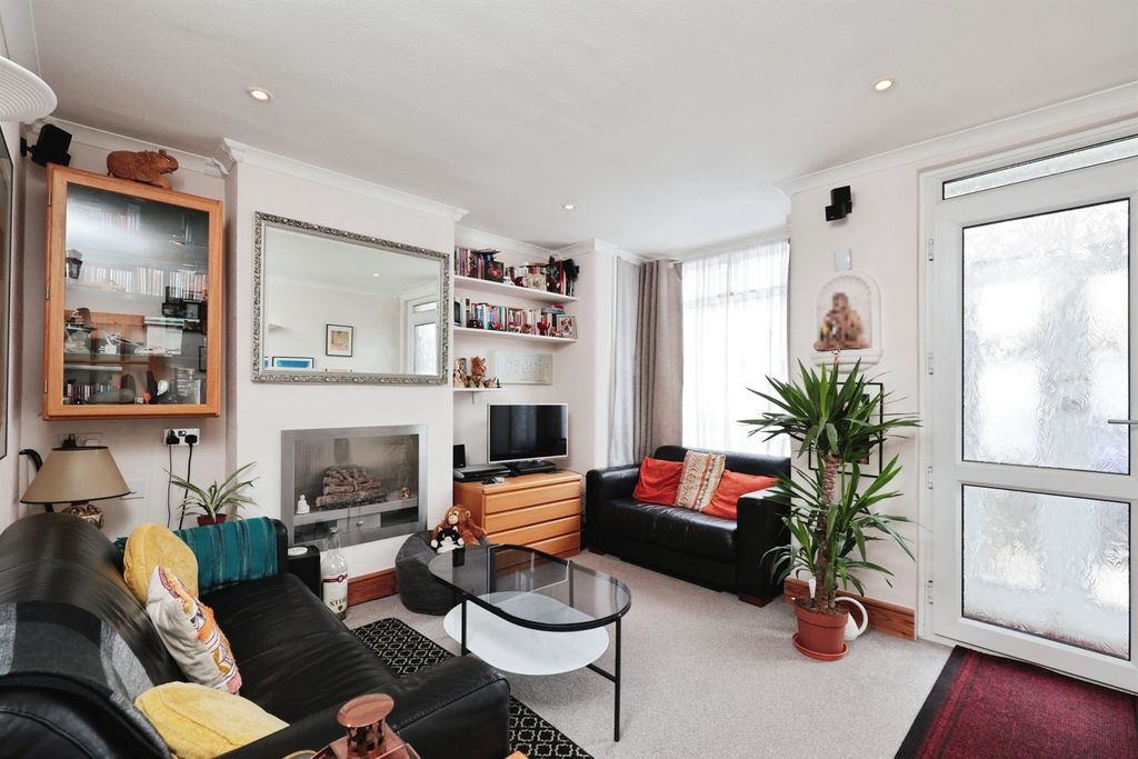 Property photo 1 of 17