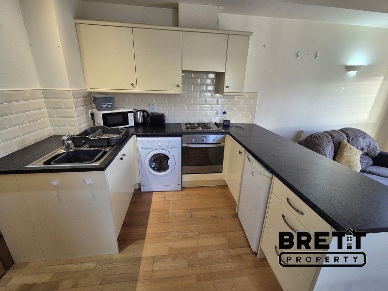 Property photo 2 of 6 Kitchen