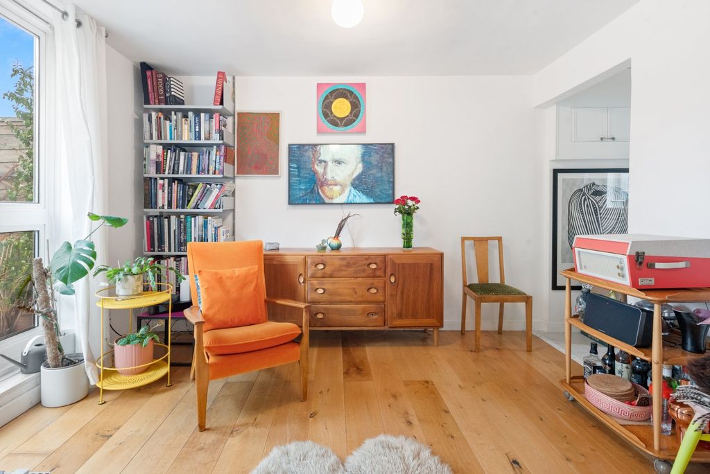 Property photo 3 of 18