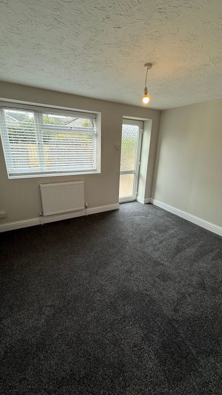 Property photo 3 of 7 Lounge