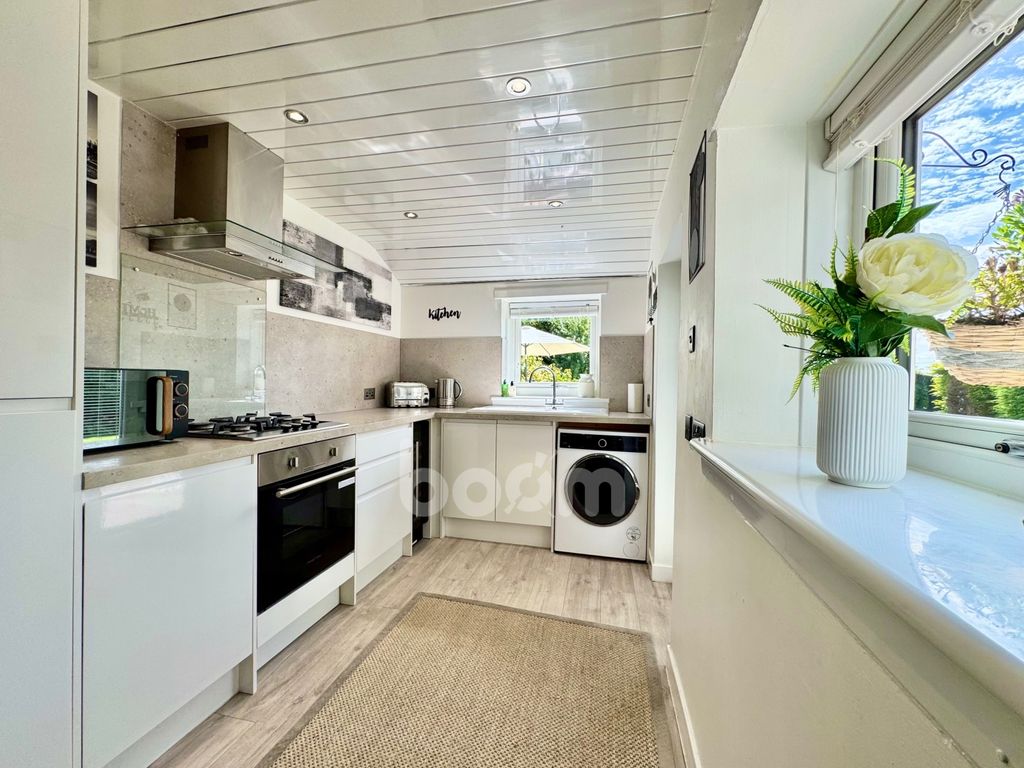 Property photo 3 of 24 Vennel Street, Dalry Kitchen
