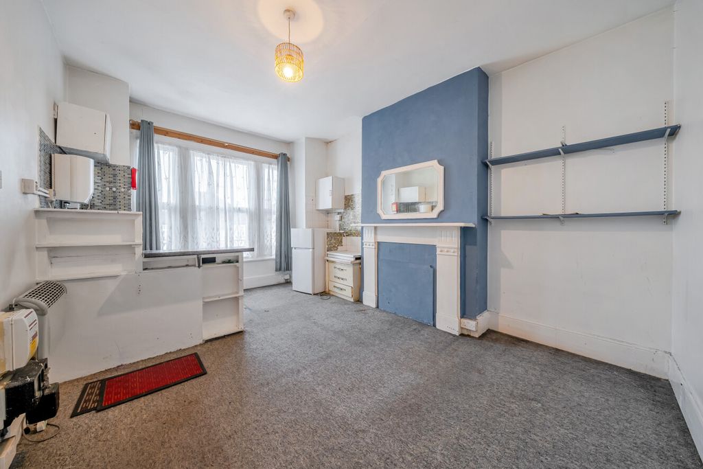 Property photo 3 of 6 1439662-7-69De710...