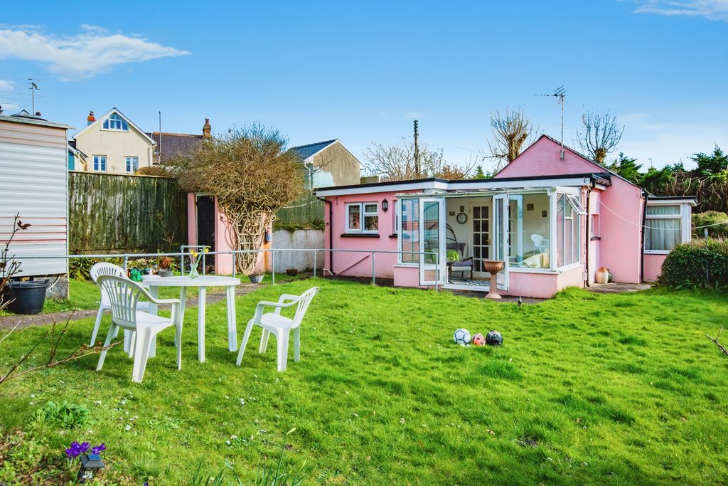 Property photo 1 of 17 Photography