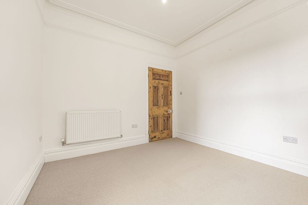 Property photo 3 of 35