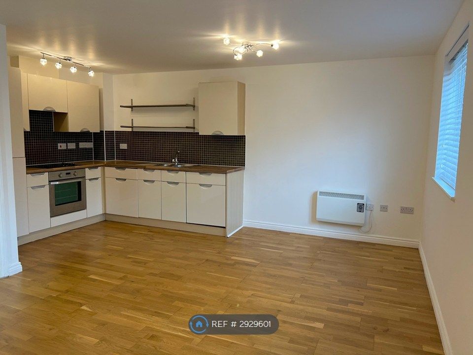 Property photo 3 of 10 Kitchen / Dining Room