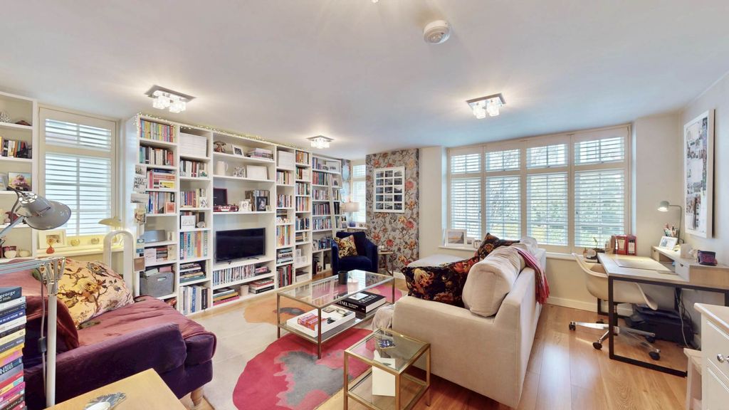 Property photo 2 of 12