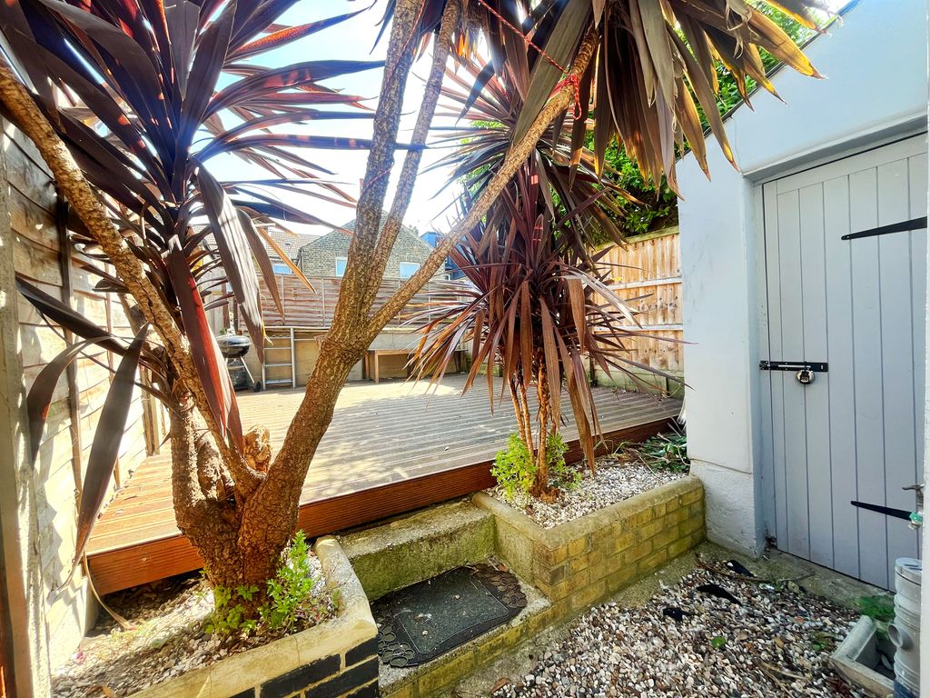 Property photo 3 of 18