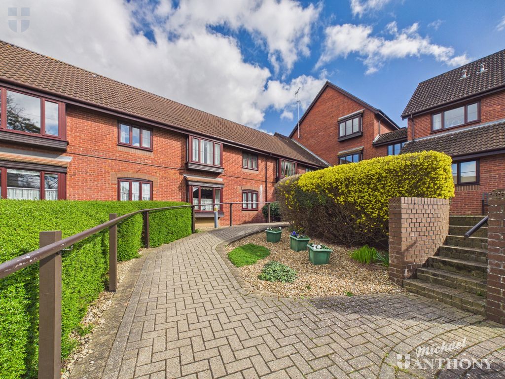 Property photo 1 of 9 Cam03218G0-Pr0943-Still007