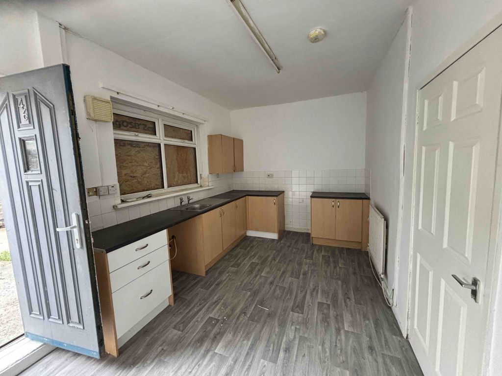 Property photo 3 of 6 Gallery