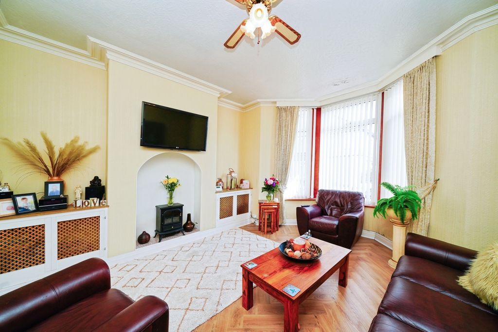 Property photo 3 of 17 Photo