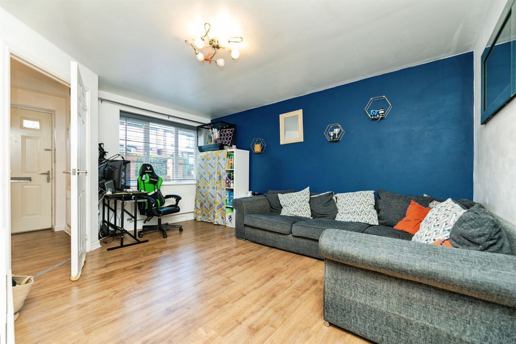 Property photo 2 of 21