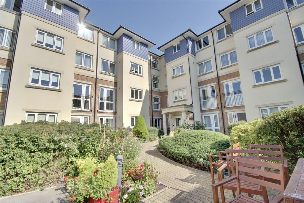 Property photo 1 of 12 7A288456-2CE5-4A48-A6Ad-Eeef97Eb3C15_1_201_A.Jpeg