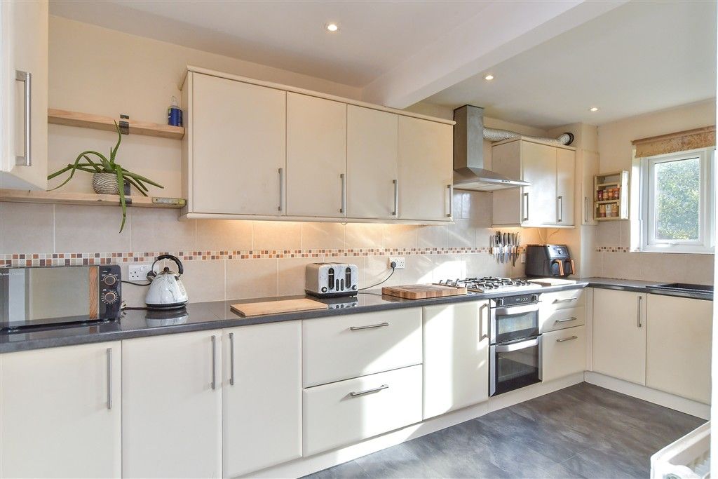 Property photo 1 of 11 Kitchen