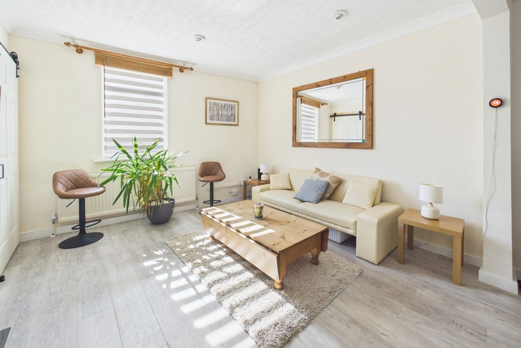 Property photo 2 of 26 Cam03259G0-Pr0263-Still021