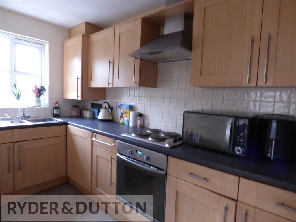 Property photo 3 of 8 Kitchen