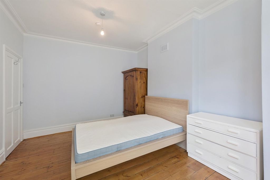 Property photo 3 of 11 214A12E2-De7B-4ba7-B5F5-96510d139c10-2000.Jpg