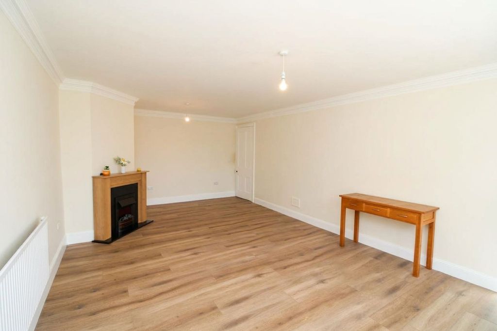 Property photo 3 of 37