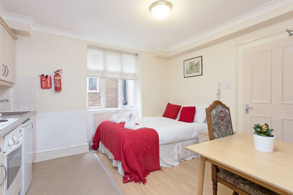 Property photo 1 of 5