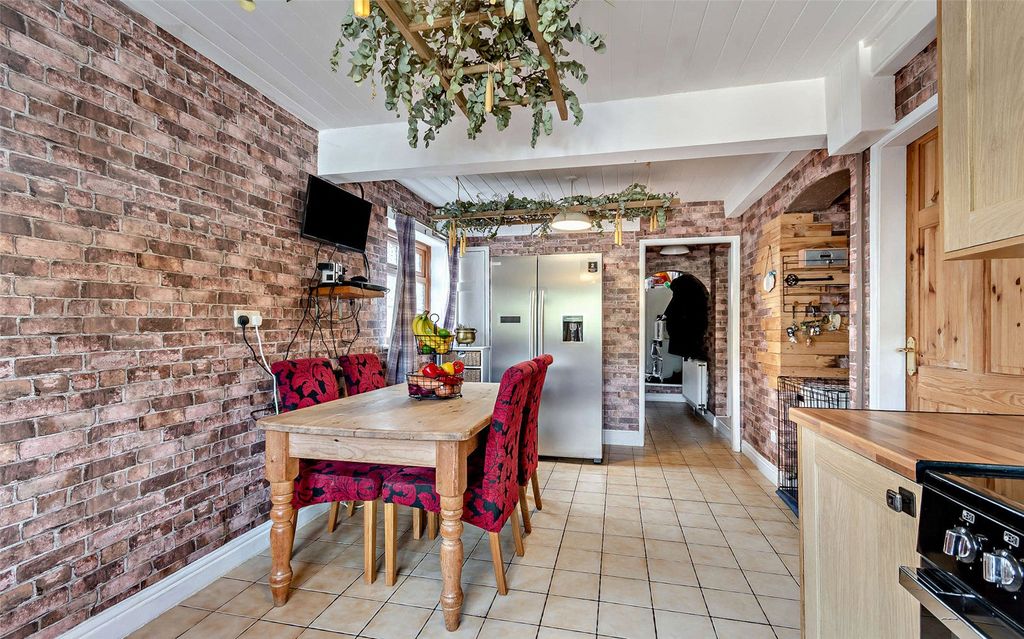Property photo 3 of 27 Farm House Kitchen