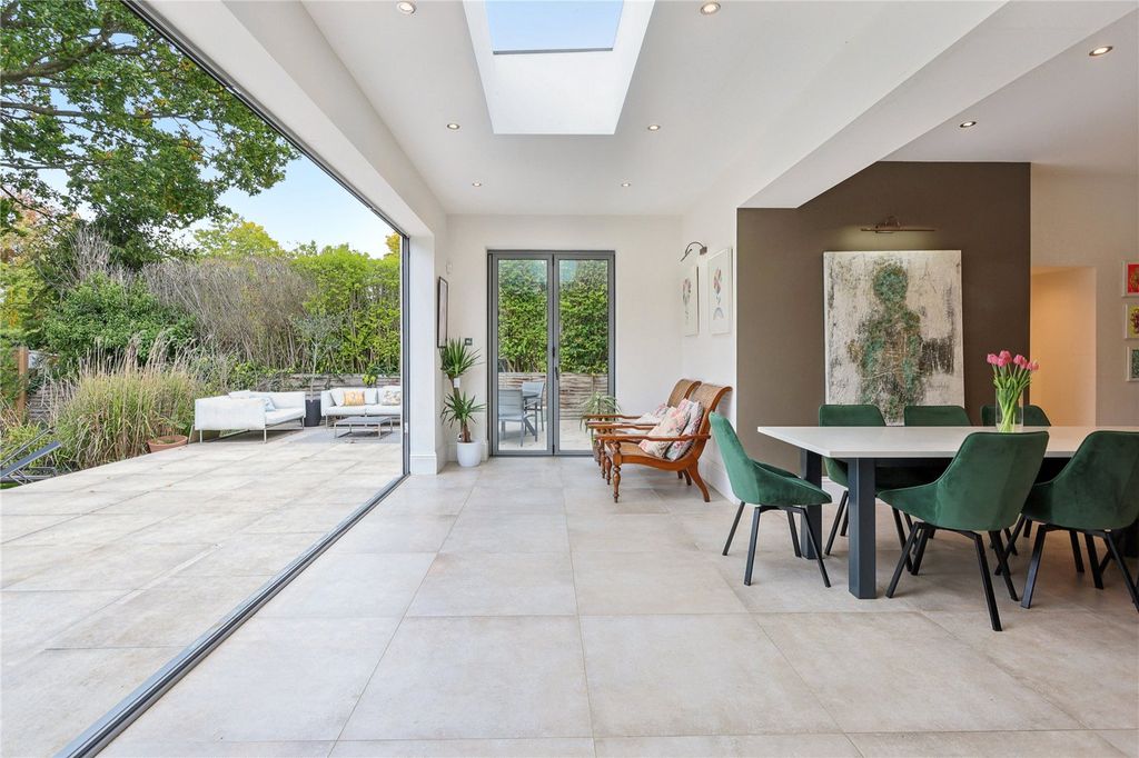 Property photo 2 of 17 Picture No. 16