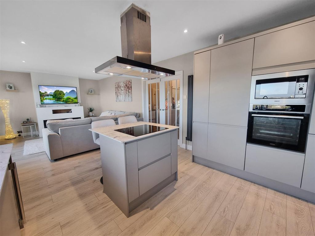 Property photo 2 of 19 87626.Jpg