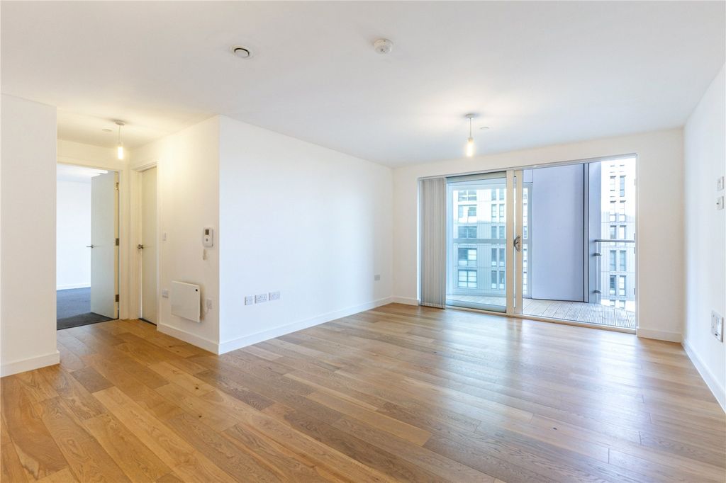 Property photo 2 of 16 Lounge