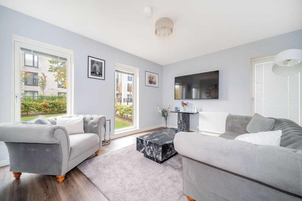 Property photo 2 of 19 Lounge