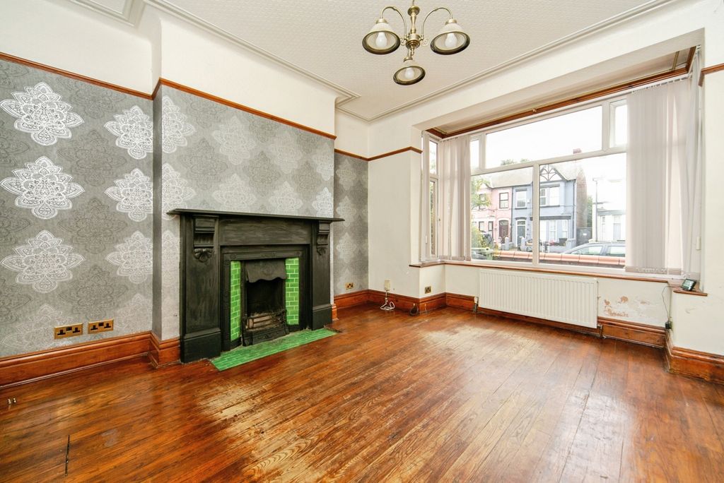 Property photo 3 of 17 Photo