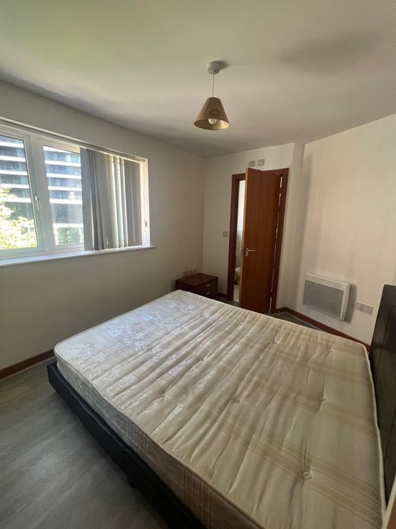 Property photo 1 of 4 Stunning Two Bedroom Flat In Prime Location.