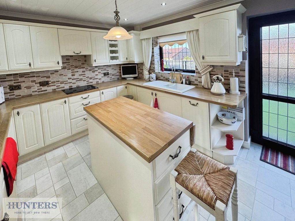 Property photo 3 of 21 Kitchen