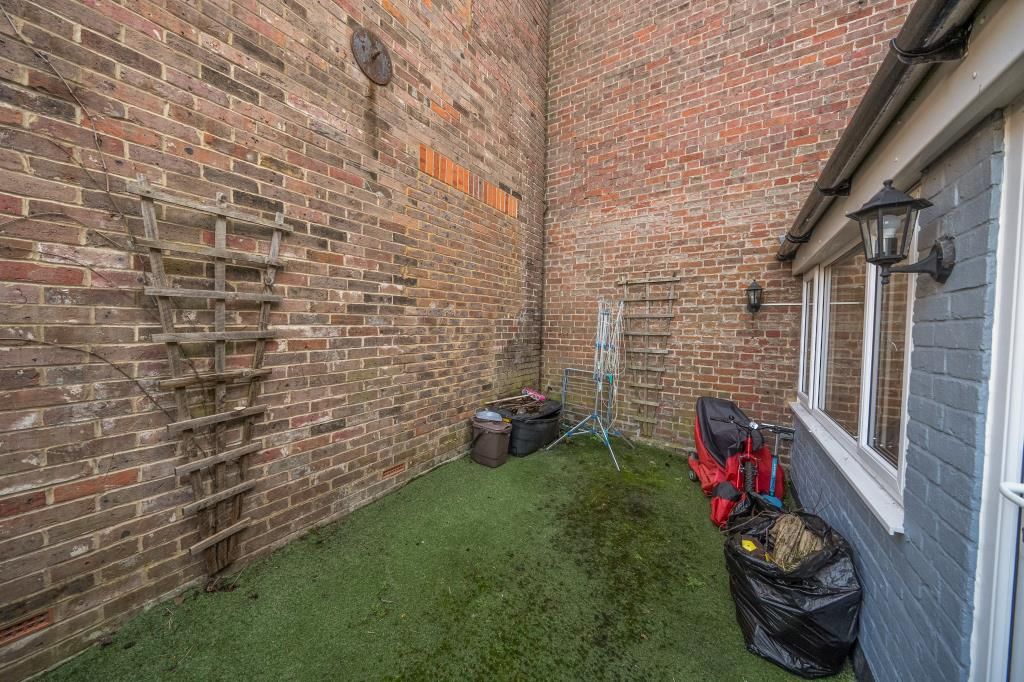 Property photo 2 of 22 Garden