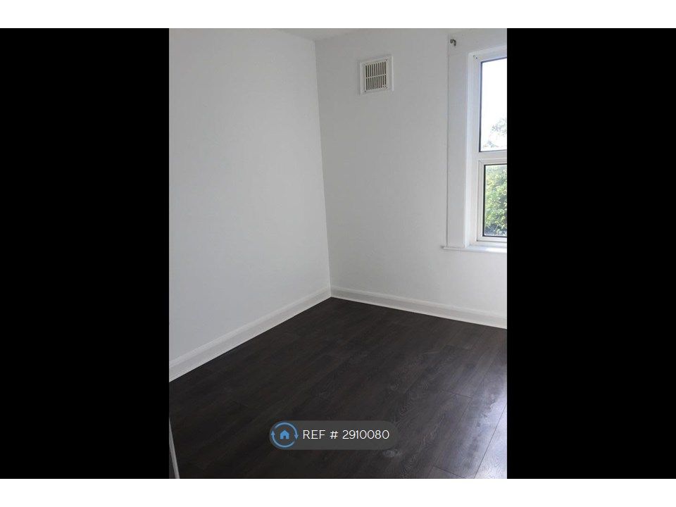 Property photo 3 of 8 Bedroom 1