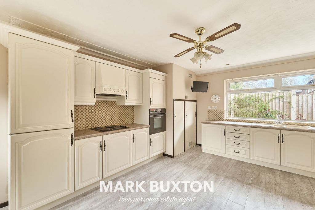 Property photo 2 of 32