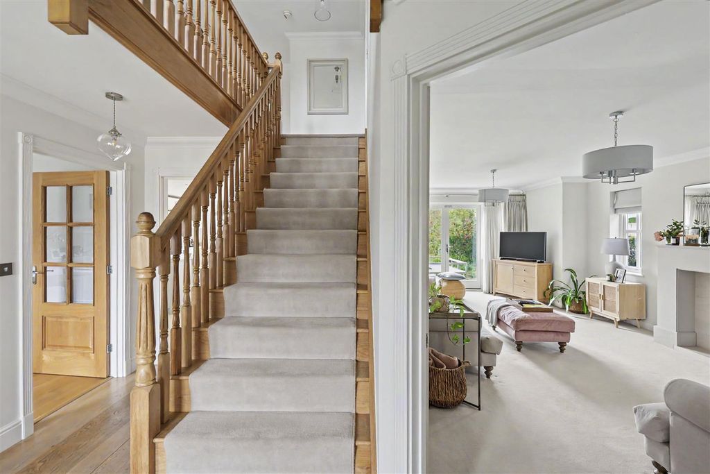 Property photo 3 of 29 2 Maurice Close Fep_18.Jpg