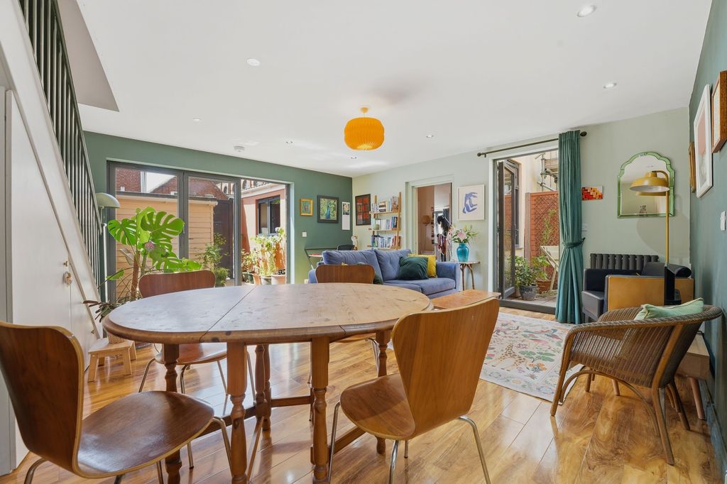 Property photo 1 of 27