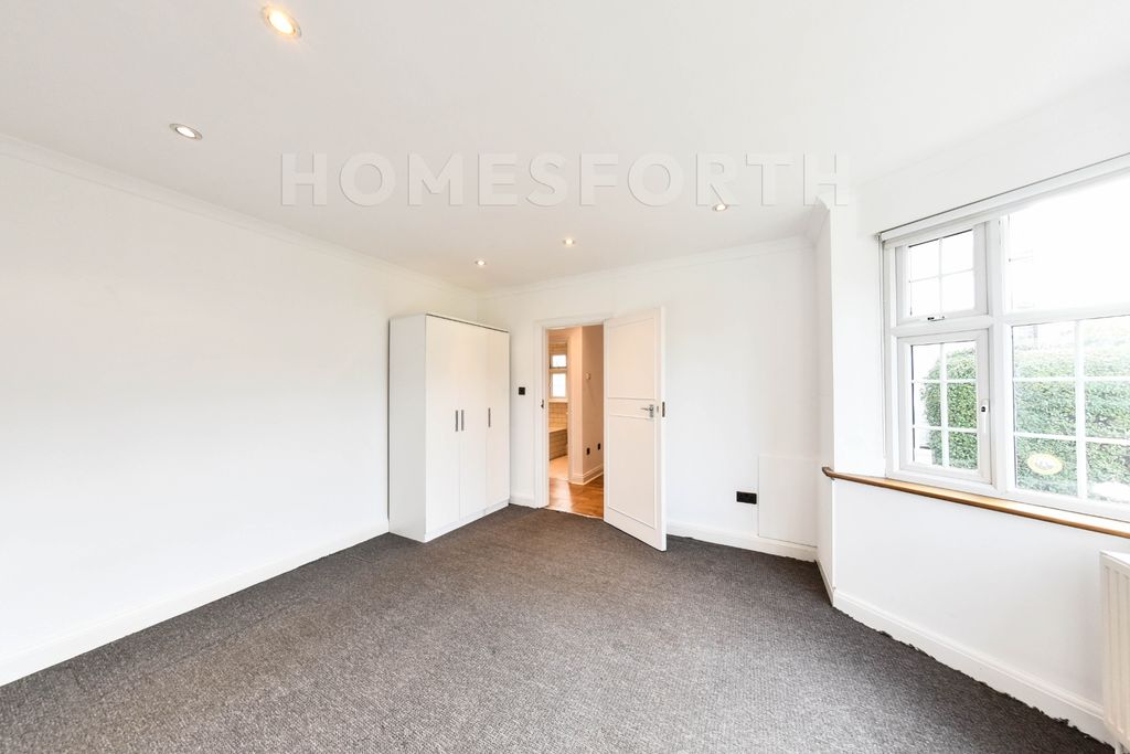 Property photo 3 of 16 Photo 4