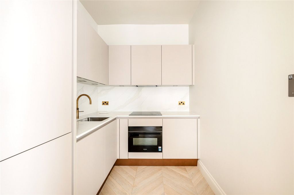Property photo 3 of 16 Kitchen