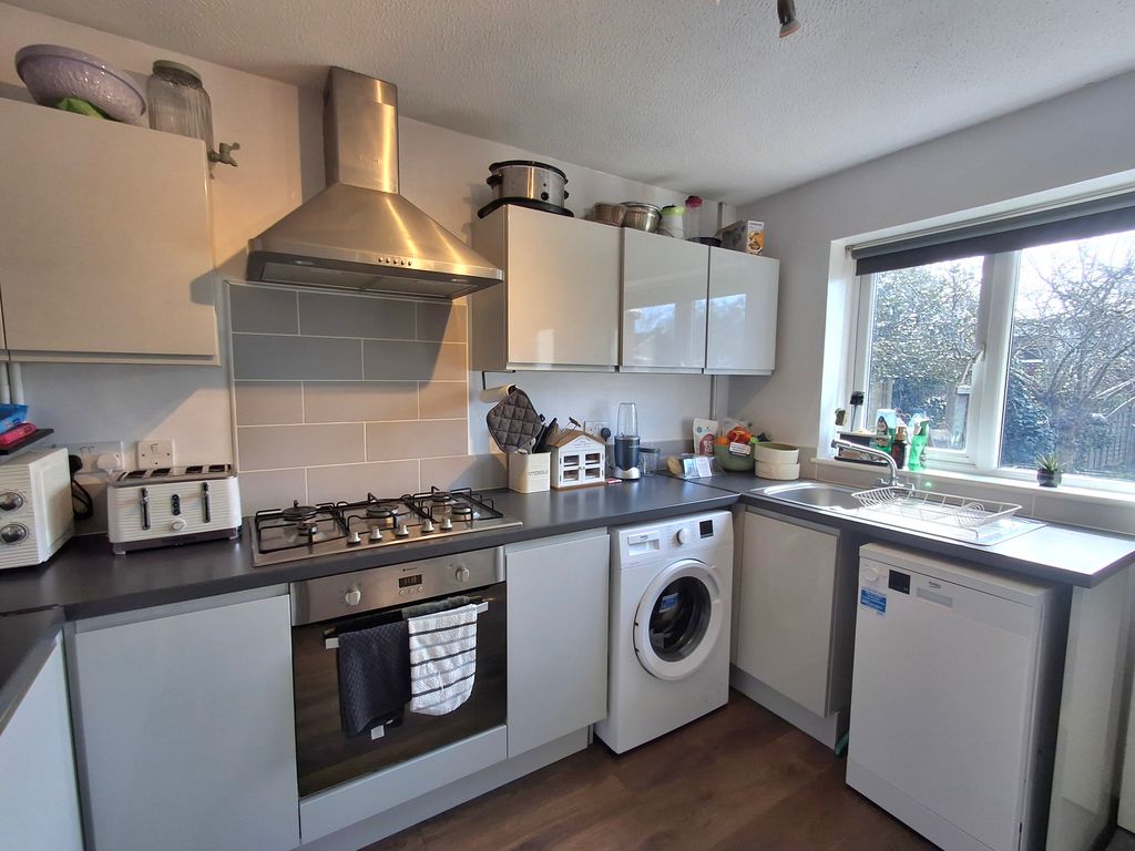 Property photo 1 of 10 Kitchen