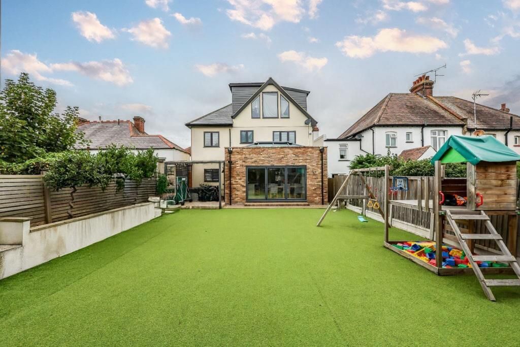 Property photo 2 of 32
