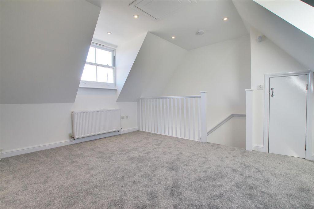 Property photo 3 of 13 Img_3077-Img_3079.Jpg