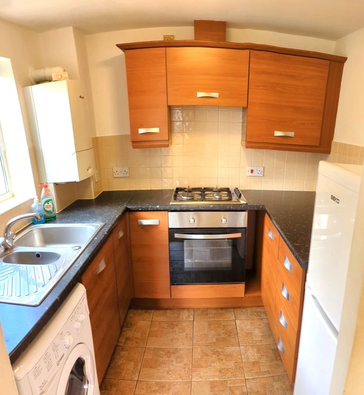 Property photo 2 of 7 Kitchen
